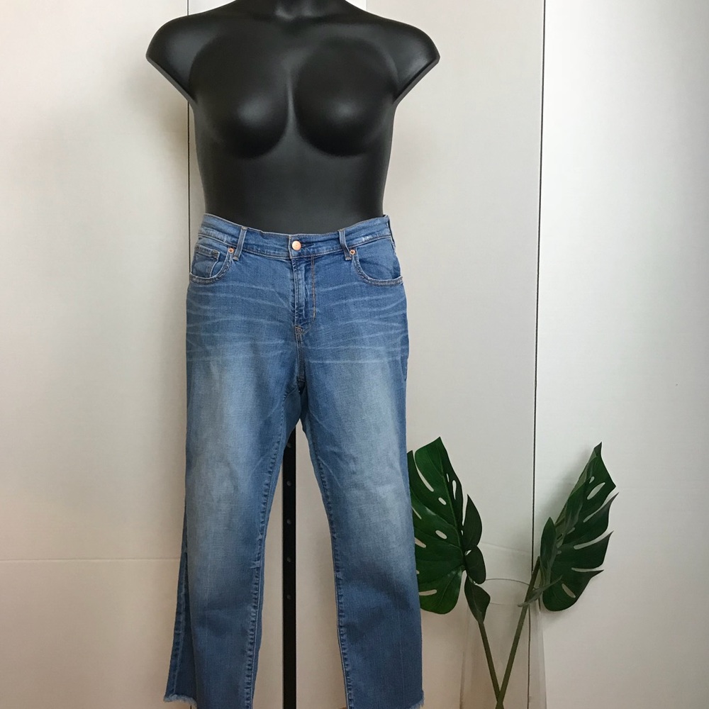 Denim Crop Jeans With Frayed Hem